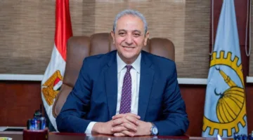 محافظ الغربية يراقب عمليات الرصف في كفر السنادية بزفتى
