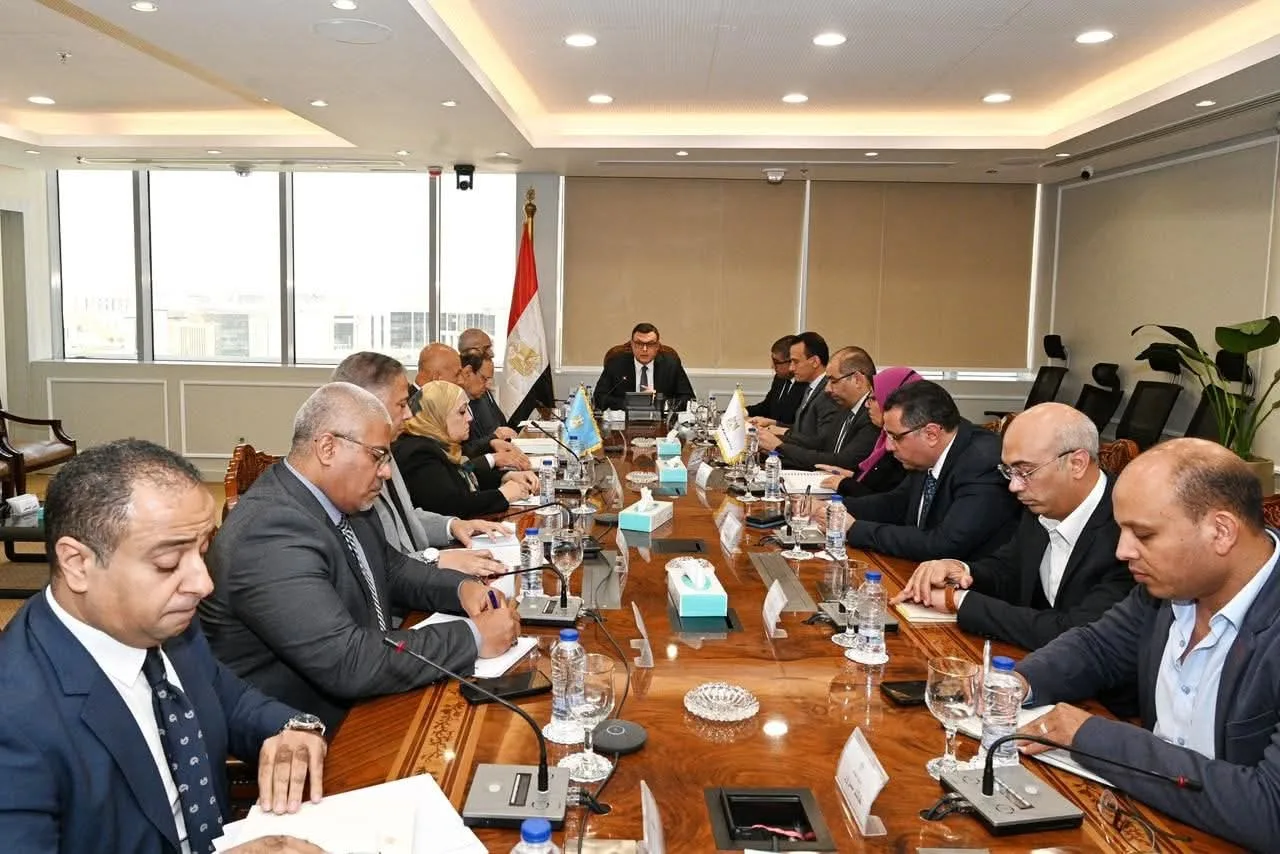 وزير الإسكان يراقب حالة شبكة الصرف الصحي في مدن شرق القاهرة والأهداف المحددة للتنفيذ حتى عام 2030. وزير الإسكان يراقب حالة شبكة الصرف الصحي في مدن شرق القاهرة والأهداف المحددة للتنفيذ حتى عام 2030.