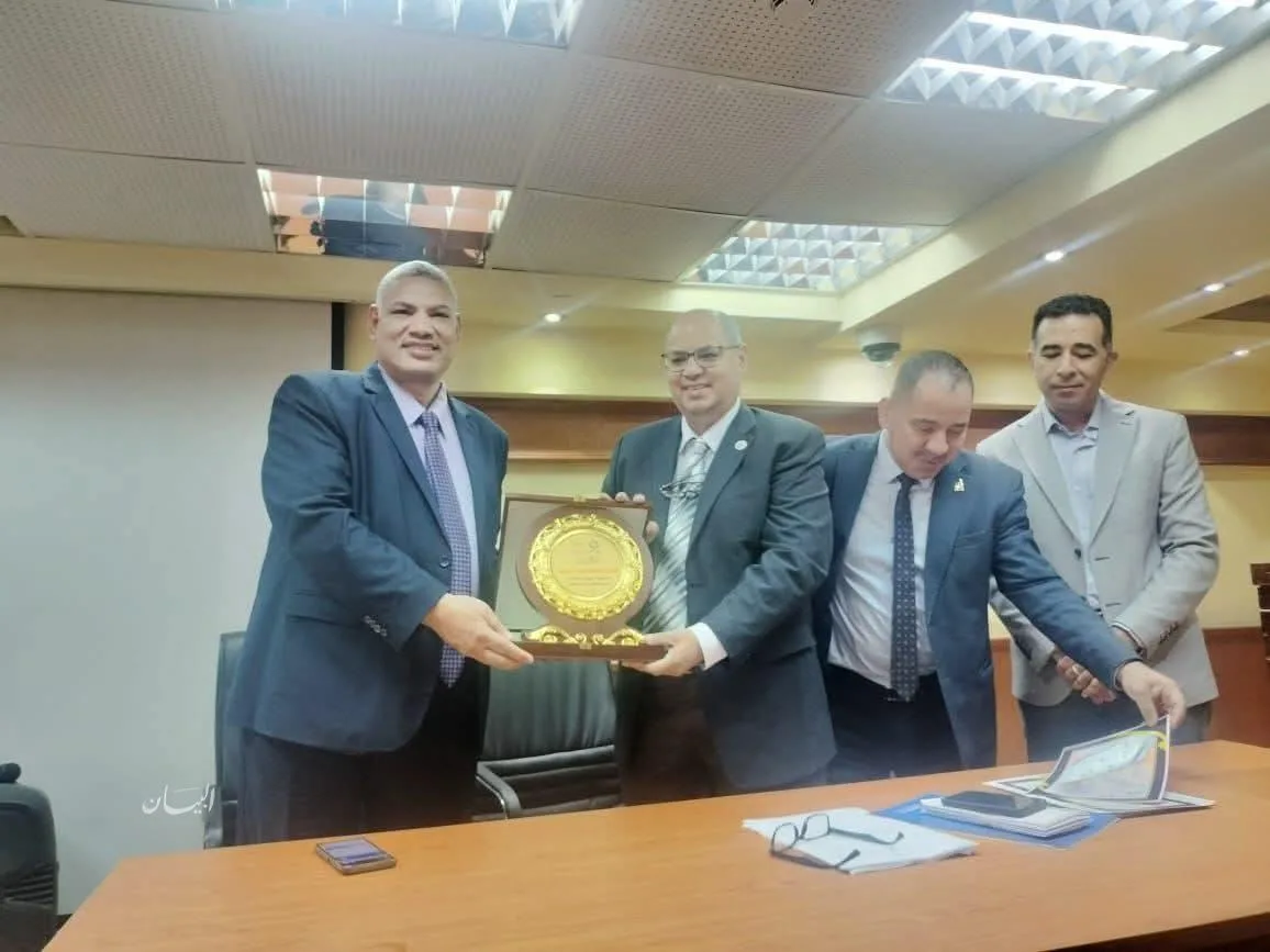 تقدير الفائزين في مسابقة أفضل مقال أو بحث في مجالات التعليم الإعدادي والثانوي والجامعي بأكاديمية البحث العلمي تقدير الفائزين في مسابقة أفضل مقال أو بحث في مجالات التعليم الإعدادي والثانوي والجامعي بأكاديمية البحث العلمي