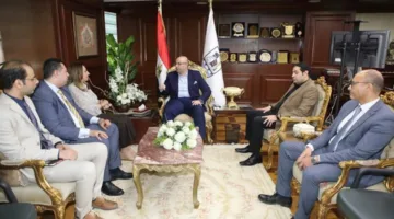 محافظ بني سويف يجتمع مع نائب وزير الاتصالات لمناقشة برنامج التحول الرقمي المؤسسي