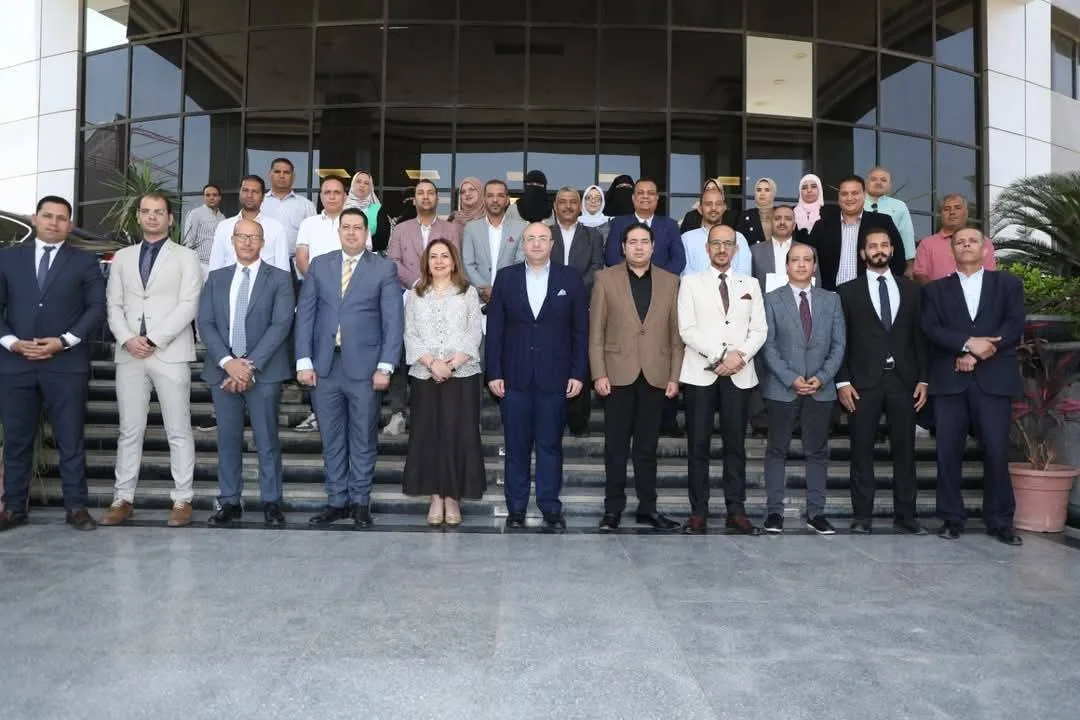 محافظ بني سويف يشارك في توزيع شهادات على 200 متدرب ضمن برنامج التحول الرقمي المؤسسي محافظ بني سويف يشارك في توزيع شهادات على 200 متدرب ضمن برنامج التحول الرقمي المؤسسي