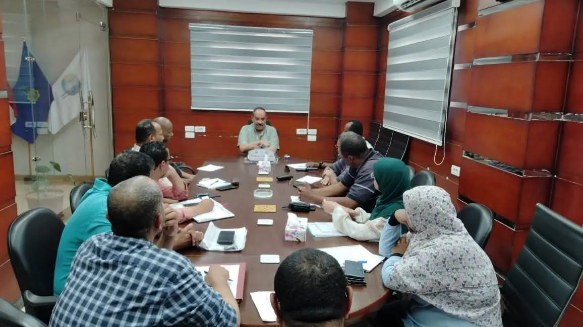 أسوان: عامر أبو حلاوة يُنظم اجتماعاً موسعاً مع قادة قطاعات شركة مياه الشرب أسوان: عامر أبو حلاوة يُنظم اجتماعاً موسعاً مع قادة قطاعات شركة مياه الشرب