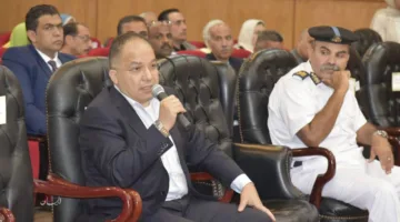 محافظ بورسعيد يستعرض مشاريع التنمية وخطط الاستثمار في المحافظة