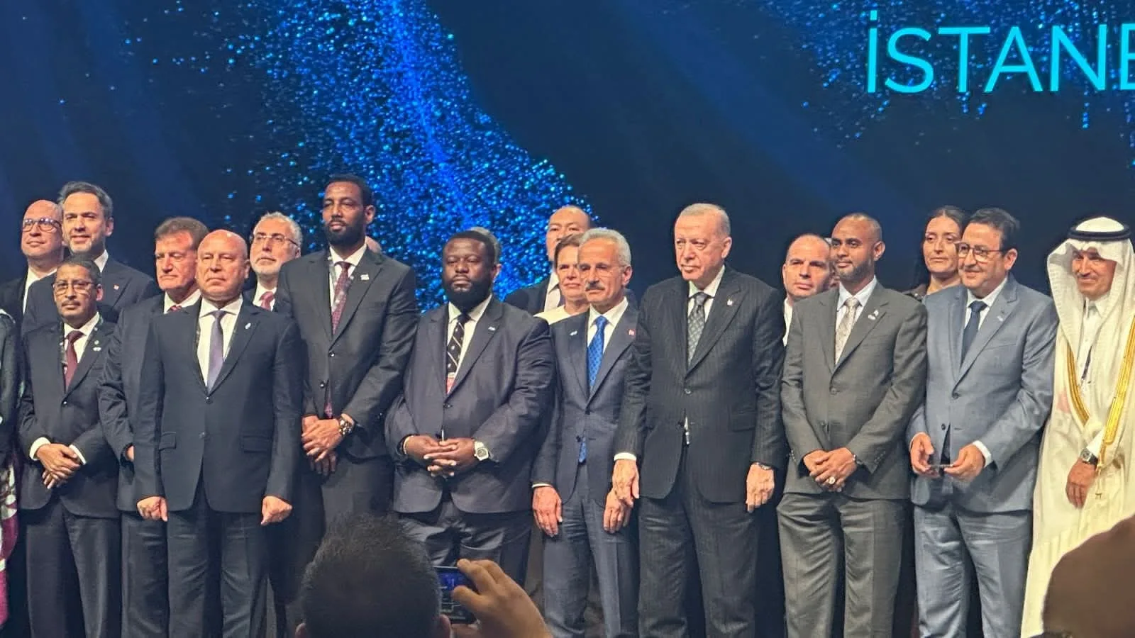 وزير الصناعة يحضر الجلسة الافتتاحية لمنتدى النقل العالمي 2025 بحضور الرئيس التركي وزير الصناعة يحضر الجلسة الافتتاحية لمنتدى النقل العالمي 2025 بحضور الرئيس التركي
