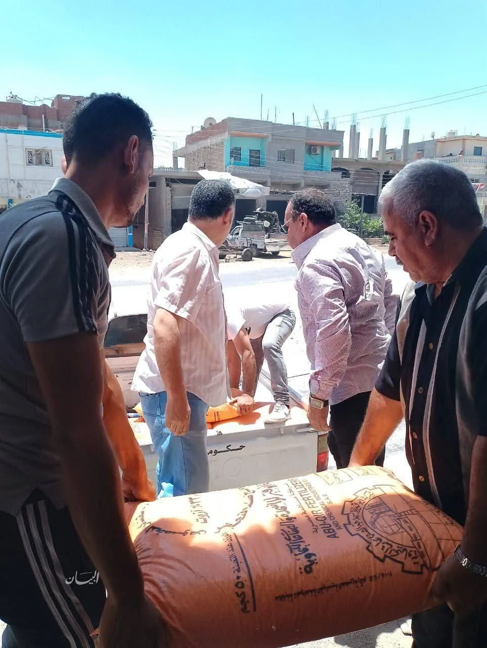 ضبط 6 أطنان و50 كيلوغراماً من أسمدة اليوريا الكيميائية في مخزن بالشرقية قبل طرحها في السوق السوداء