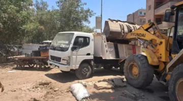 إزالة التعديات على كوبري بهجات في المنوات بالجيزة استعدادًا لإنشاء موقف خدمات.