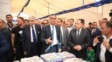 وزير التموين ومحافظ الشرقية يطلقان سوق اليوم الواحد في مدينة العاشر من رمضان