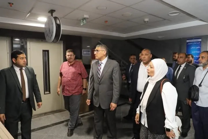 محافظ الجيزة يقوم بجولة تفقدية لمشروع تجديد مبنى التأمين الصحي في منطقة روز اليوسف محافظ الجيزة يقوم بجولة تفقدية لمشروع تجديد مبنى التأمين الصحي في منطقة روز اليوسف