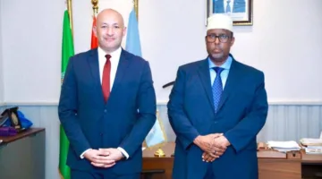 سفير الصومال في مصر يلتقي الأمين العام للرئاسة المصرية لتهنئته بالعيد الوطني الصومالي