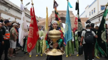 مهرجان “كناوة والموسيقى العالمية” يُعيد إلى الصويرة نغمة الحب والنعمة.