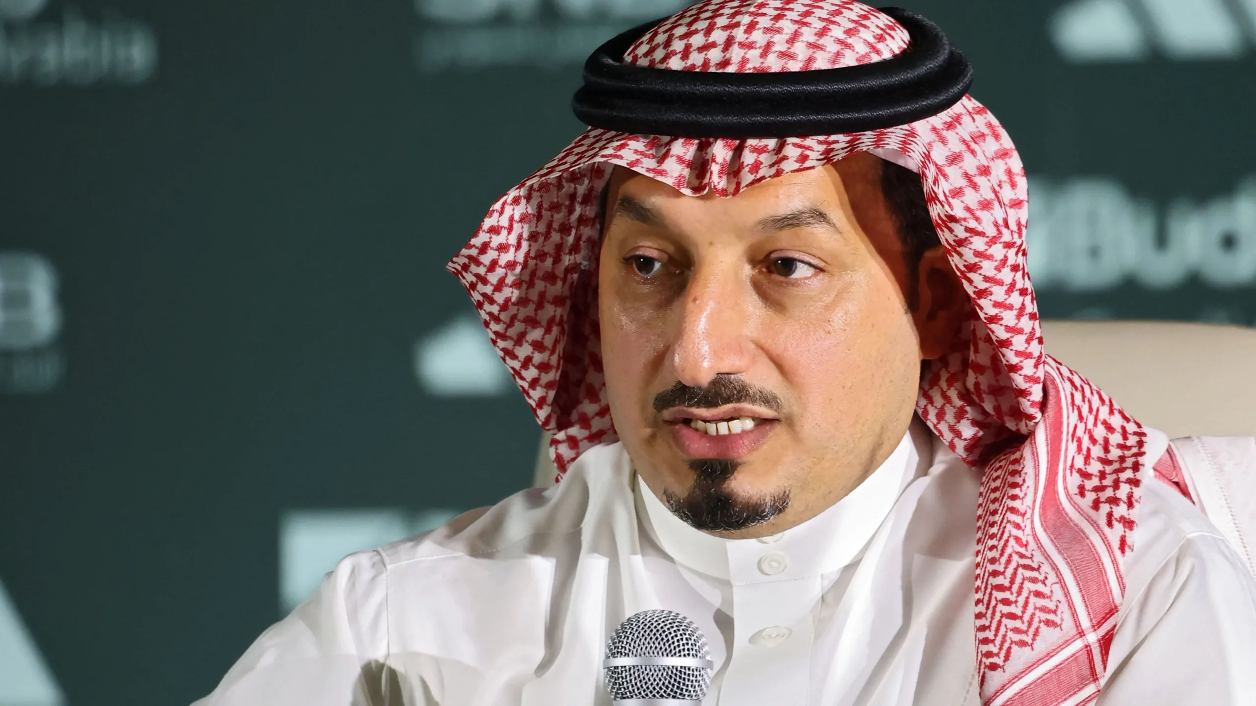 توضيح حول مستقبل رينارد: قمنا بتغيير مانشيني في الوقت المناسب. توضيح حول مستقبل رينارد: قمنا بتغيير مانشيني في الوقت المناسب.