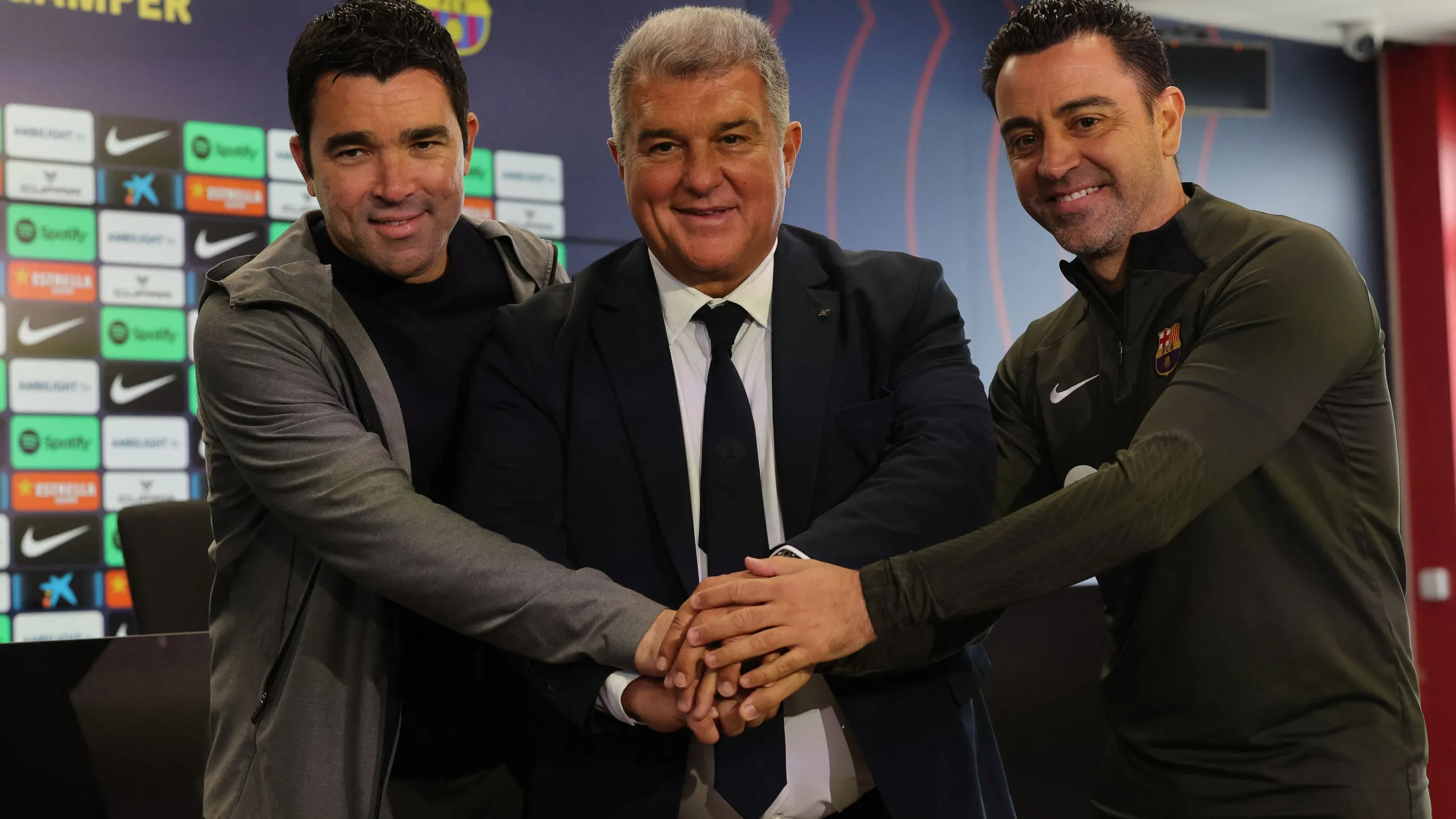 ديكو يكشف عن عدد صفقات برشلونة وينتقد تشافي!