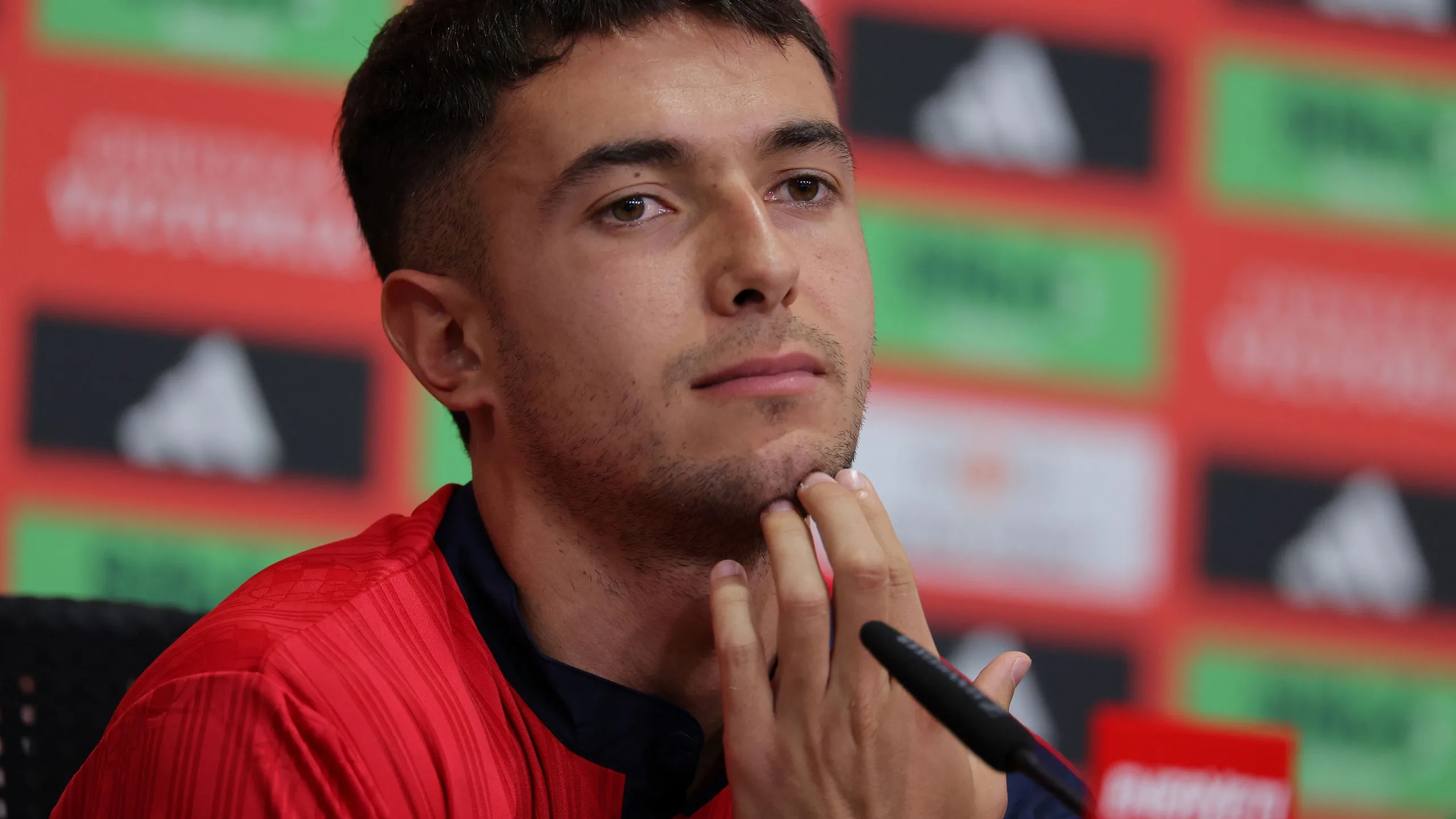 زوبيميندي قريب من الانضمام إلى آرسنال رغم اهتمام ريال مدريد المتأخر. زوبيميندي قريب من الانضمام إلى آرسنال رغم اهتمام ريال مدريد المتأخر.