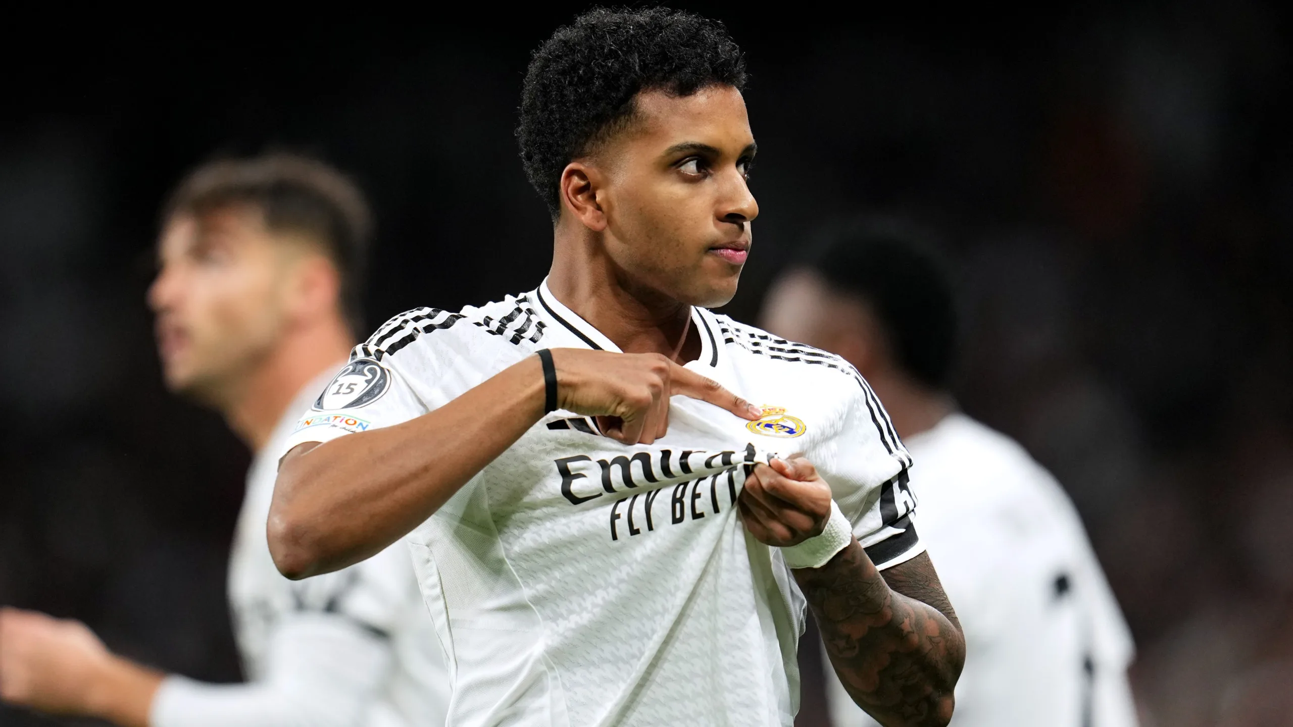 هل سيظل في الفريق؟ رودريجو يتحدث عن وضعه النفسي مع ريال مدريد. هل سيظل في الفريق؟ رودريجو يتحدث عن وضعه النفسي مع ريال مدريد.