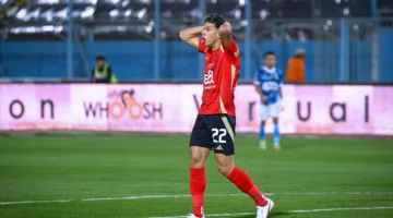 مغمور بالدموع: إمام عاشور يغادر مباراة الأهلي ضد إنتر ميامي