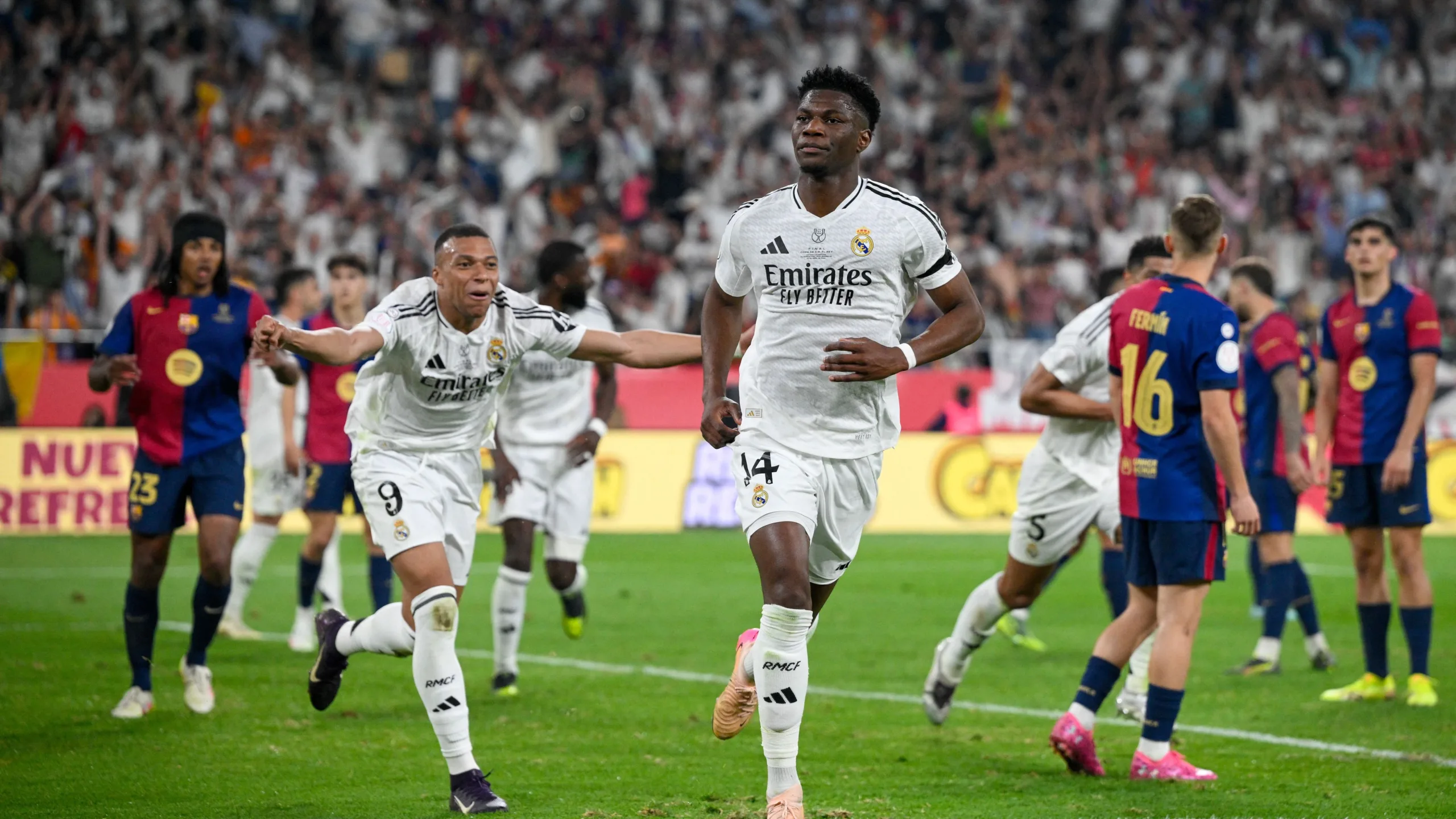 تشواميني يثير حماس مشجعي ريال مدريد قبل بطولة كأس العالم تشواميني يثير حماس مشجعي ريال مدريد قبل بطولة كأس العالم