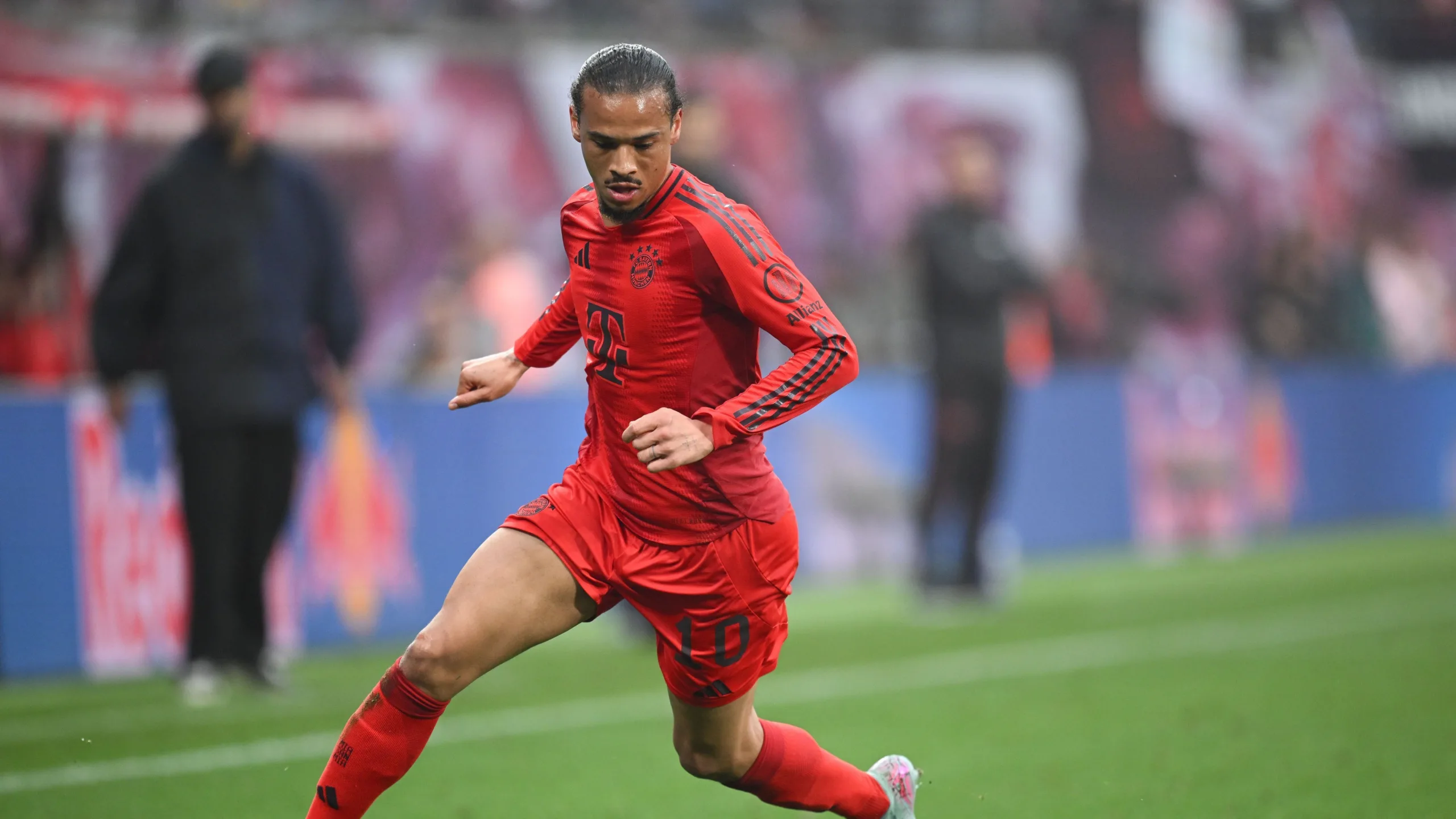 ساني arrives in Turkey in preparation for his transfer to Galatasaray. ساني arrives in Turkey in preparation for his transfer to Galatasaray.