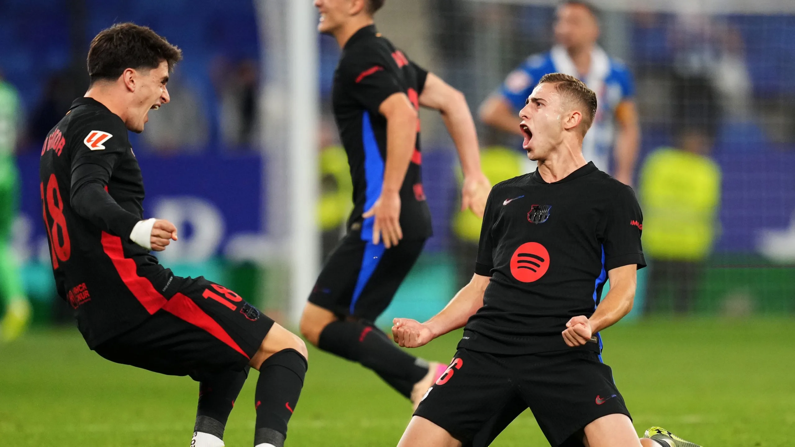 برشلونة يعتزم التخلي عن فيرمين وأراوخو لإنقاذ فترة الانتقالات برشلونة يعتزم التخلي عن فيرمين وأراوخو لإنقاذ فترة الانتقالات