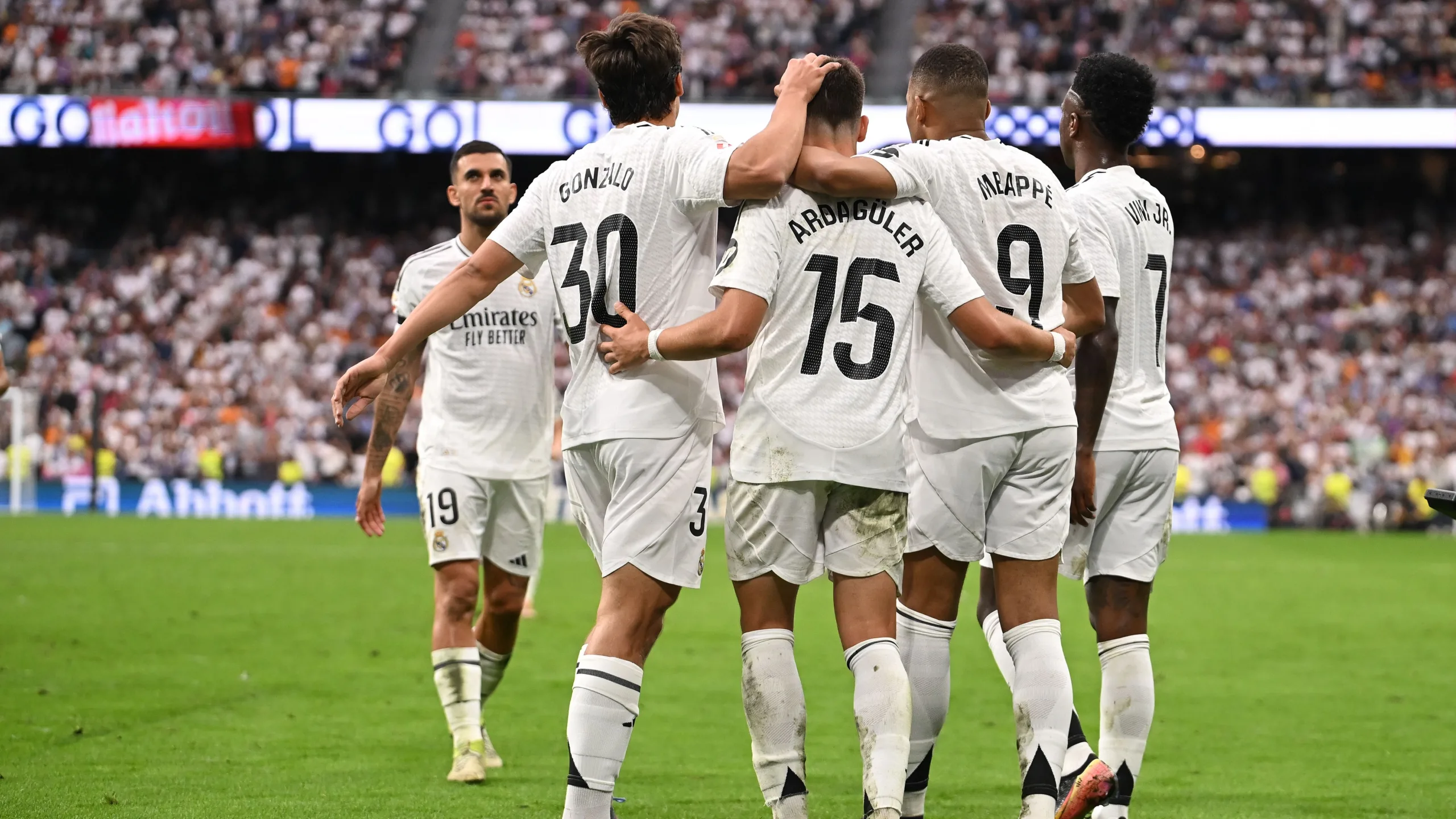 ريال مدريد يسجل رقماً قياسياً جديداً متفوقاً على برشلونة