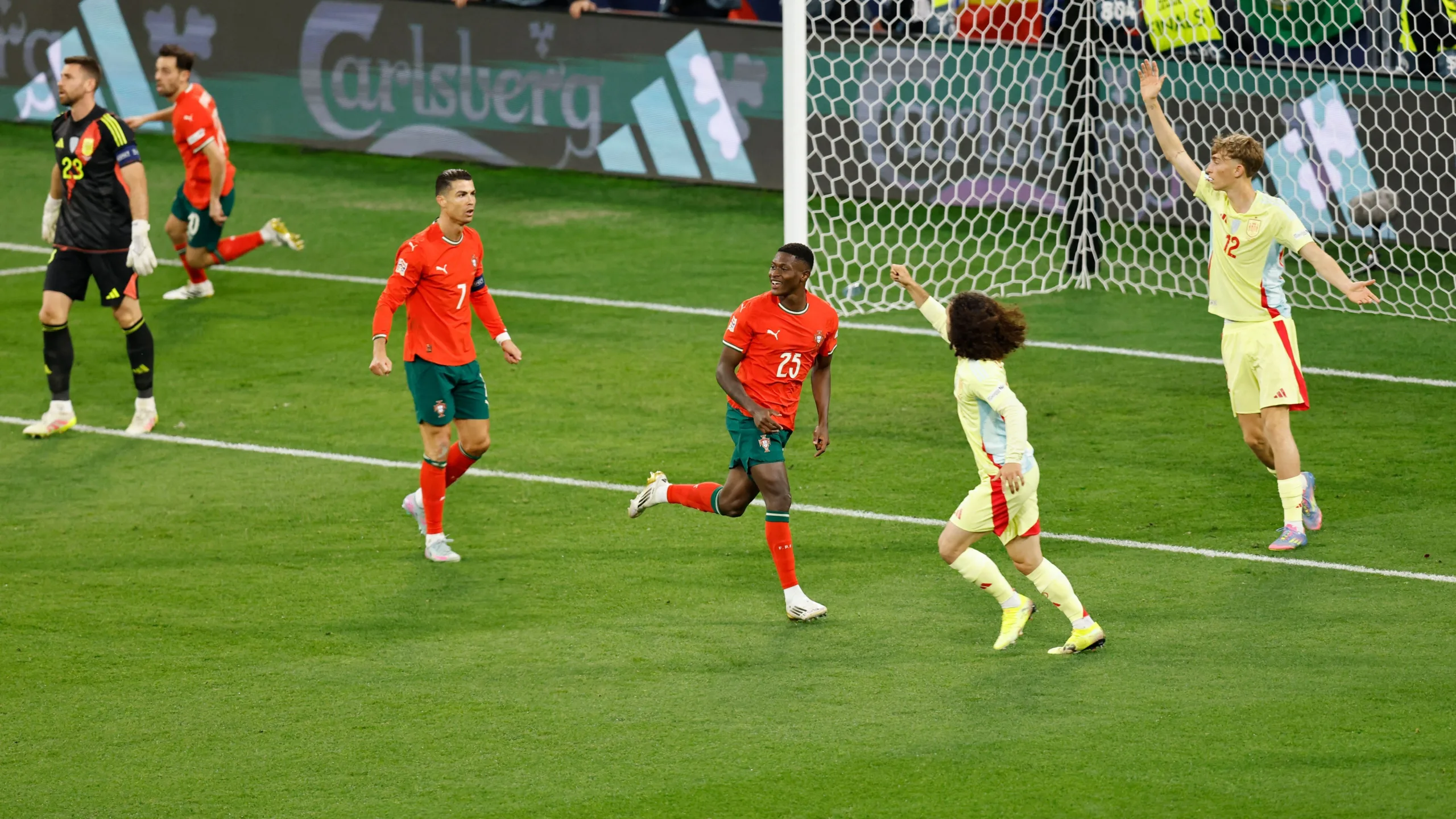 نجم البرتغال يتألق في المباراة النهائية لدوري الأمم نجم البرتغال يتألق في المباراة النهائية لدوري الأمم