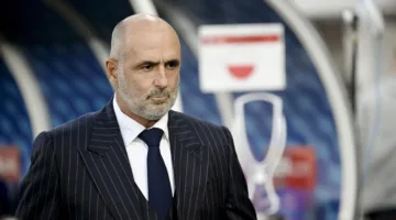 بعد أزمة ليفاندوفسكي.. مدرب منتخب بولندا يقدم استقالته