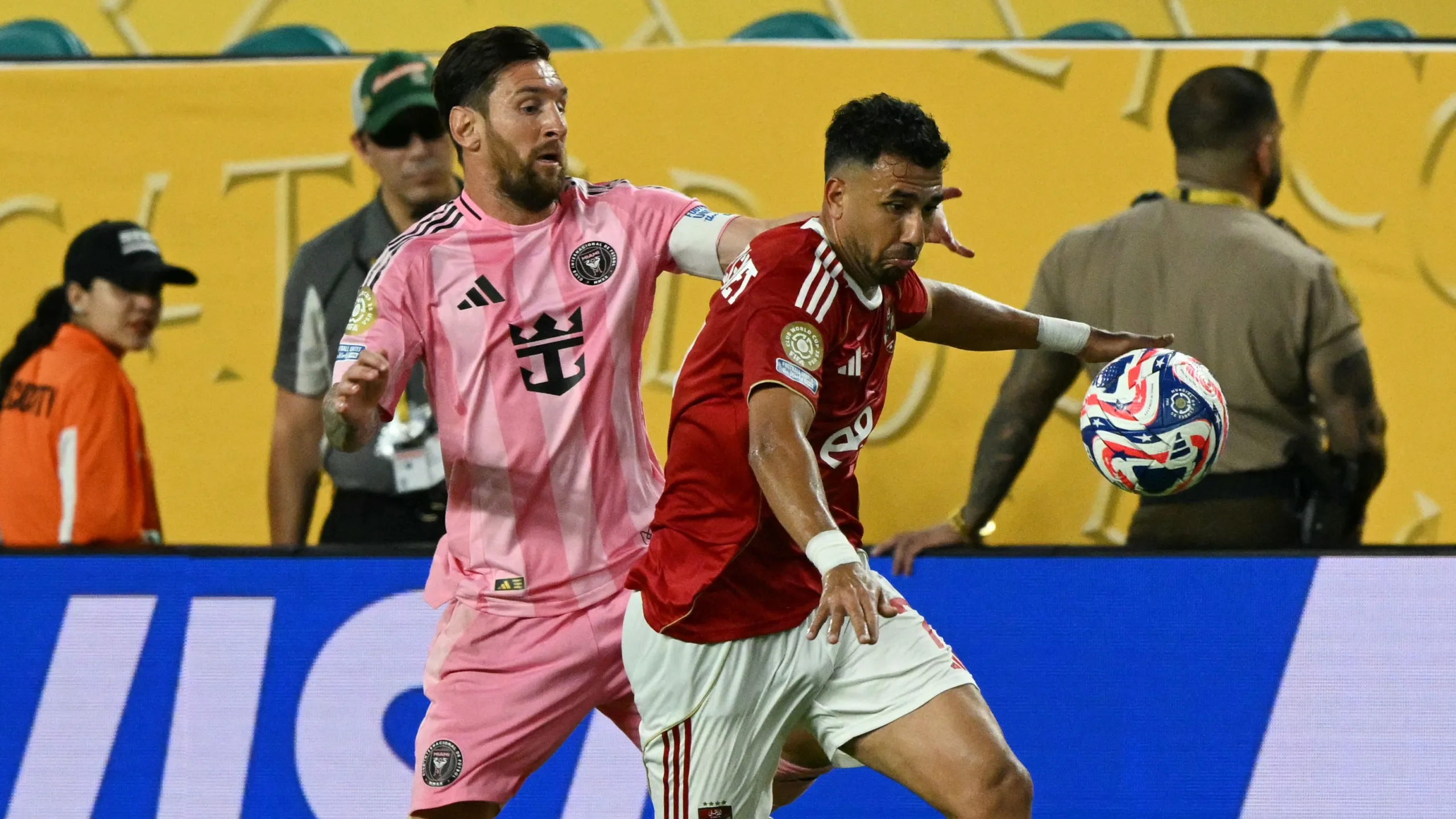 ميهوب: تريزيجيه انتهك لوائح الأهلي ويجب أن يُعاقَب. ميهوب: تريزيجيه انتهك لوائح الأهلي ويجب أن يُعاقَب.