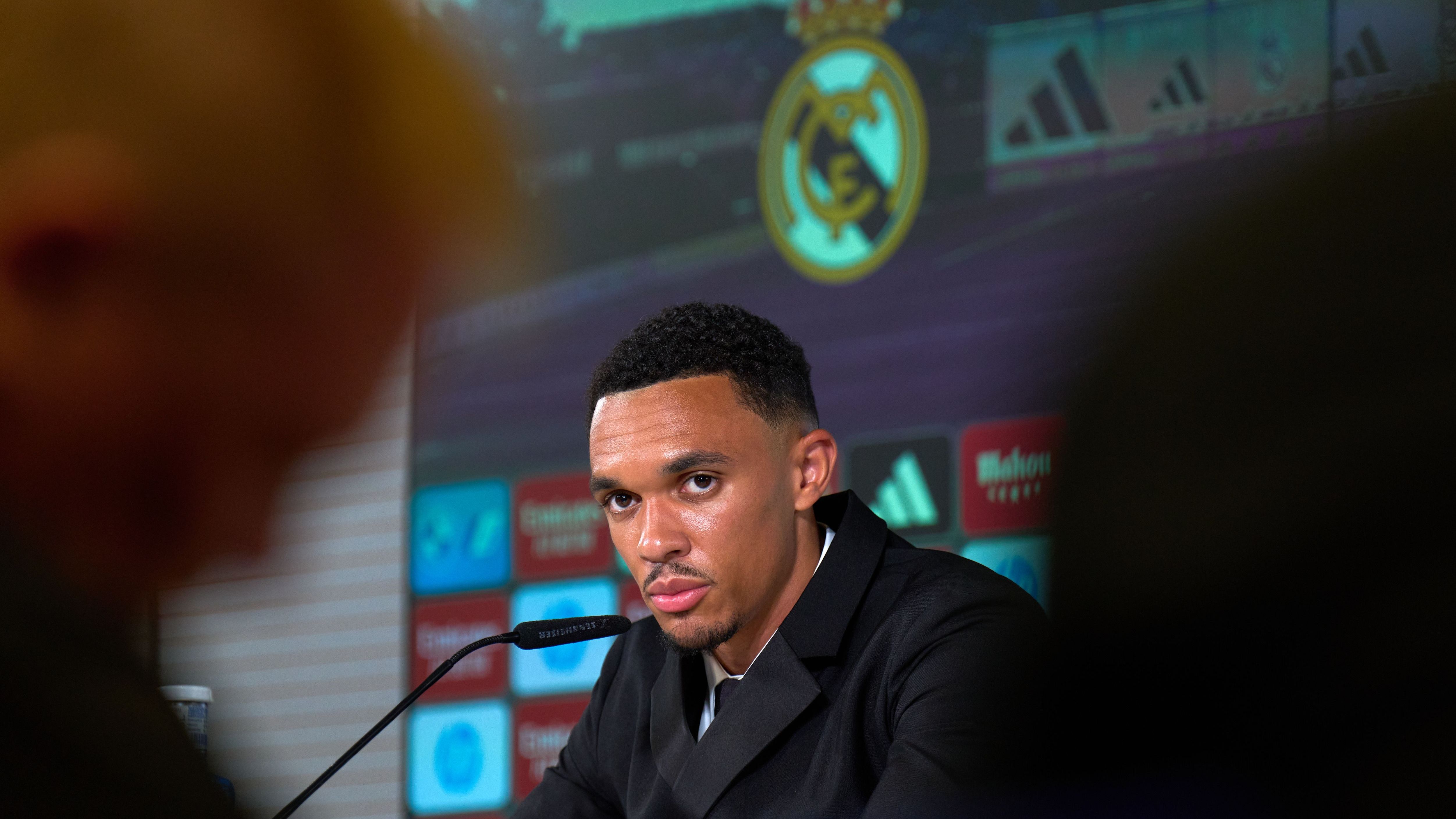 الهلال ينبّه أرنولد قبل مباراة ريال مدريد