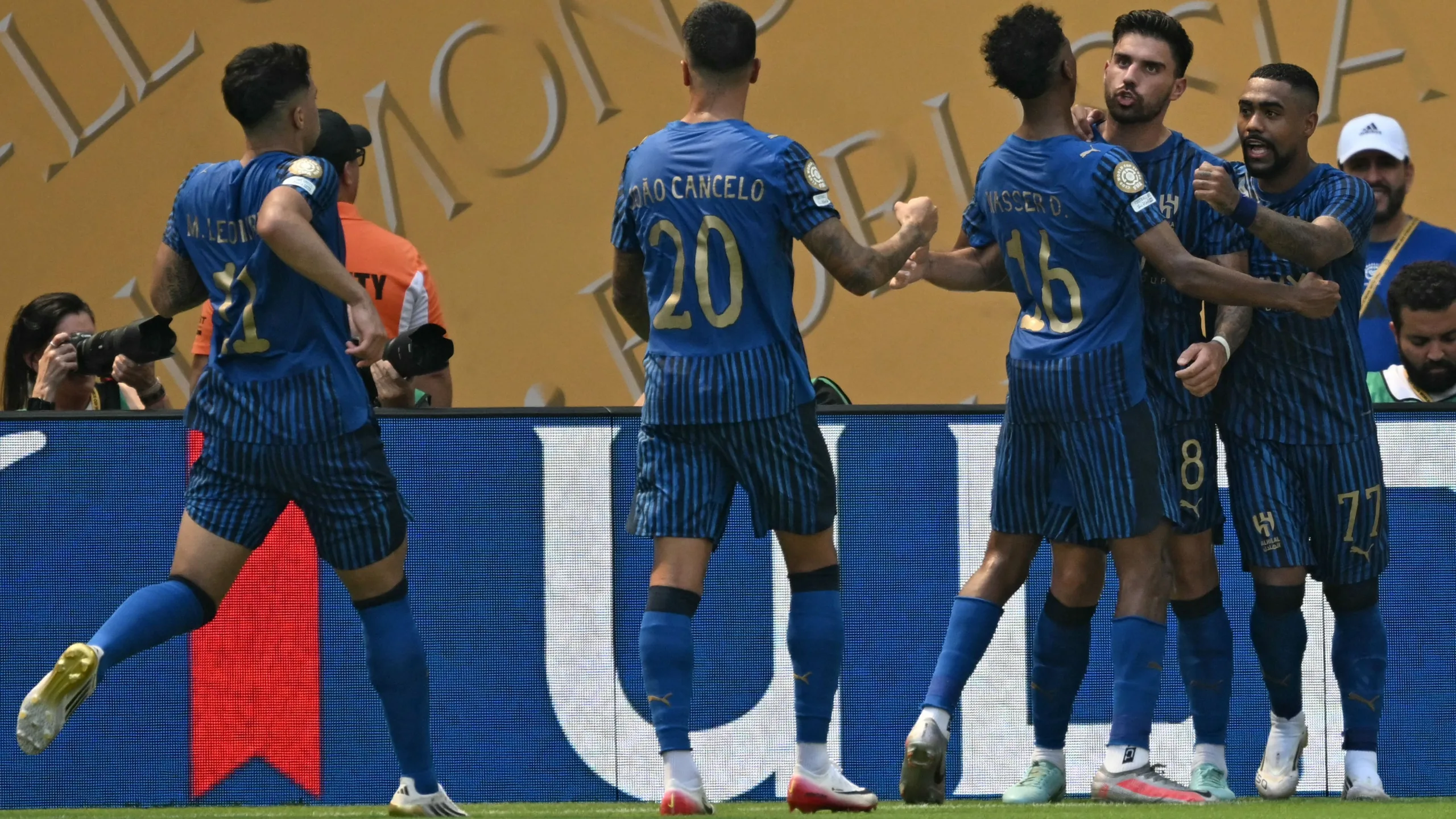 7 من 7.. شباك ريال مدريد دائمًا تستقبل أهداف العرب. 7 من 7.. شباك ريال مدريد دائمًا تستقبل أهداف العرب.