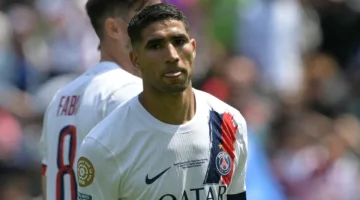 حكيمي يواجه تحديين قبل اللقاء مع ميسي في كأس العالم.