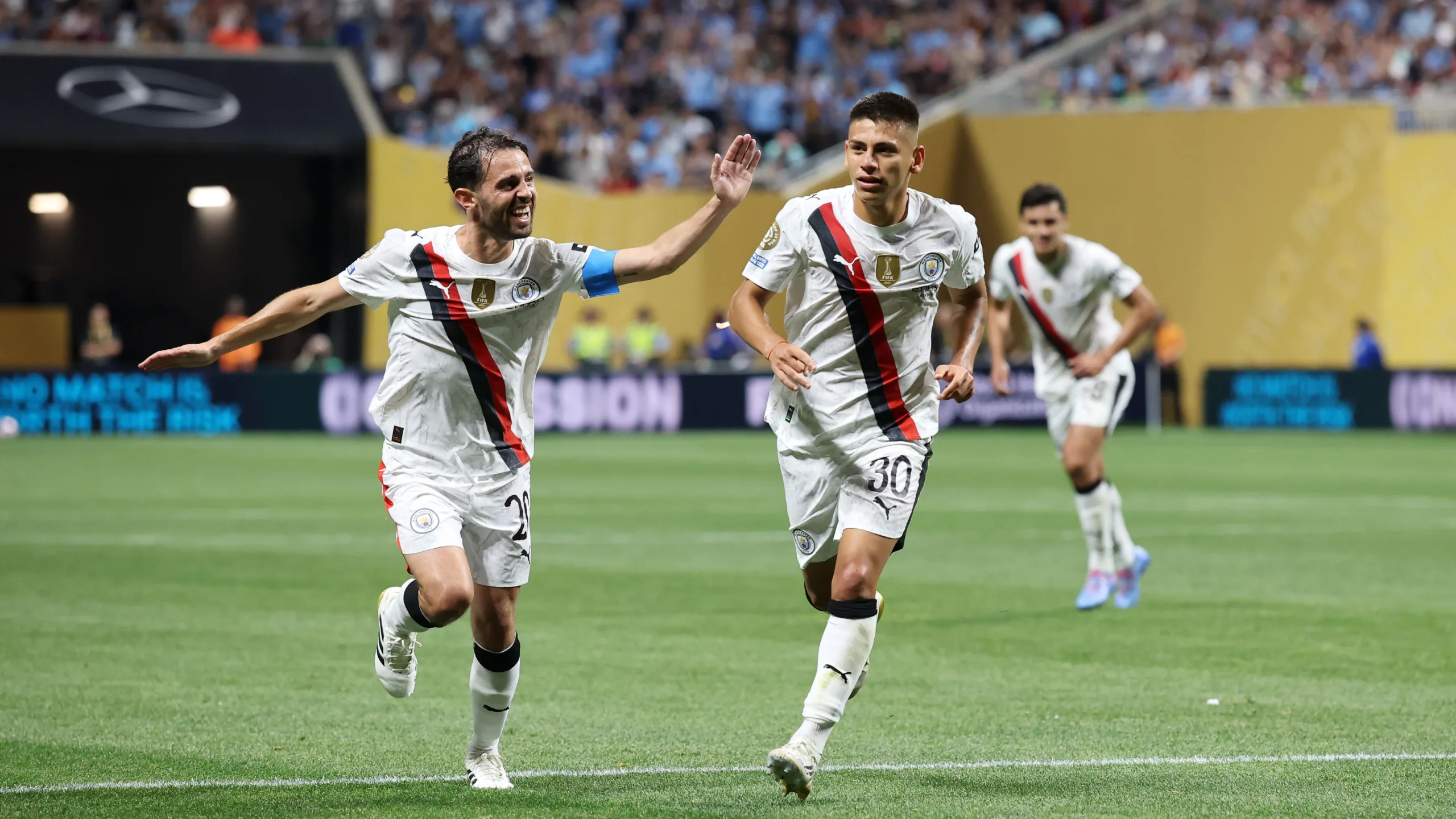 جوارديولا يفاجئ جماهير السيتي بإصابة جديدة للاعب.