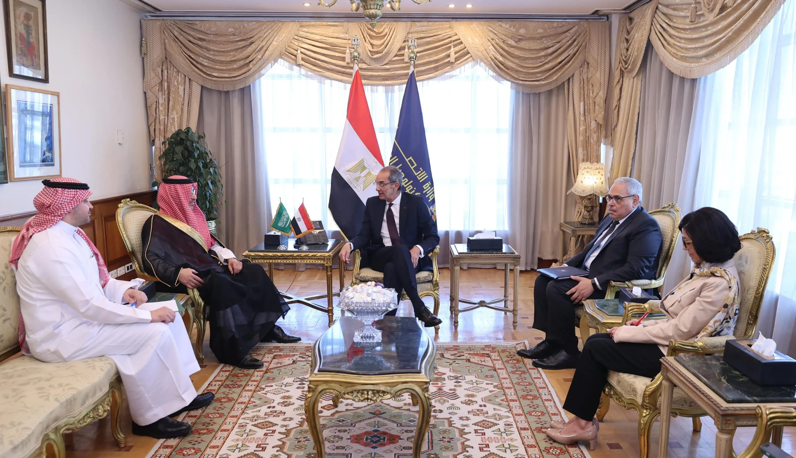 «مصر» و«السعودية» تستعرضان سبل التعاون في مجالات «تطوير المهارات الرقمية» و«ريادة الأعمال» و«الذكاء الاصطناعي» «مصر» و«السعودية» تستعرضان سبل التعاون في مجالات «تطوير المهارات الرقمية» و«ريادة الأعمال» و«الذكاء الاصطناعي»