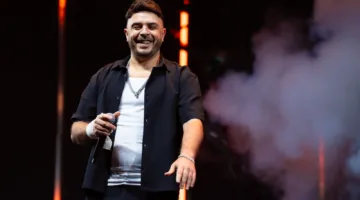 رامي جمال وجنات ومايا نصري وفرقة بلو يحيون حفل “نوستالجيا فورها” في جدة بحضور أكثر من 10 آلاف شخص.
