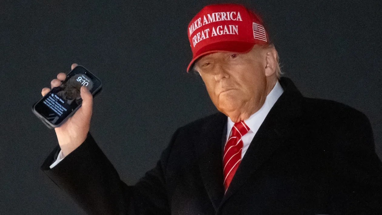 «ترامب» يقدم خدمة «Trump Mobile» وهاتف ذكي مع اشتراك ثابت يتضمن خدمات غير محدودة «ترامب» يقدم خدمة «Trump Mobile» وهاتف ذكي مع اشتراك ثابت يتضمن خدمات غير محدودة
