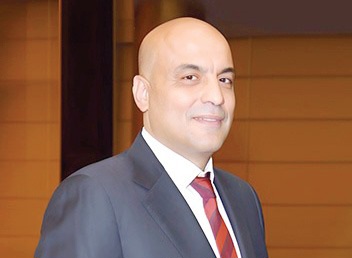 أمجد حسنين: بيع الممتلكات بالدولار للأجانب وإيداع العوائد في البنوك خطوة لجعل السوق أكثر تنظيماً وتعزيز التصدير. أمجد حسنين: بيع الممتلكات بالدولار للأجانب وإيداع العوائد في البنوك خطوة لجعل السوق أكثر تنظيماً وتعزيز التصدير.