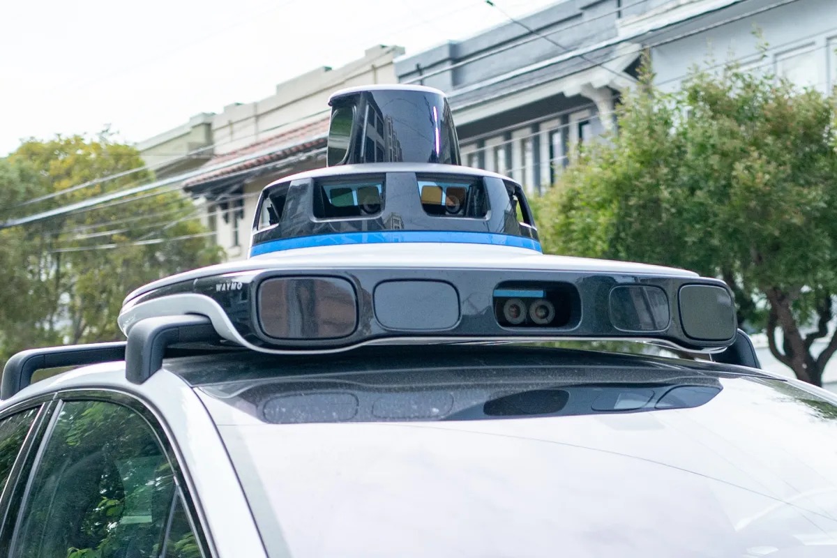 شركة «Waymo» الأمريكية تعزز خدمات «سيارات الأجرة الذاتية» في كاليفورنيا بالرغم من التحديات شركة «Waymo» الأمريكية تعزز خدمات «سيارات الأجرة الذاتية» في كاليفورنيا بالرغم من التحديات