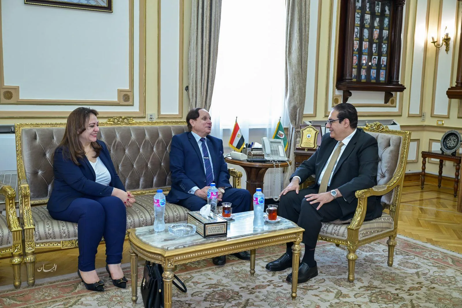 رئيس جامعة القاهرة يلتقي بأمين عام رابطة الجامعات الإسلامية ونائبه. رئيس جامعة القاهرة يلتقي بأمين عام رابطة الجامعات الإسلامية ونائبه.