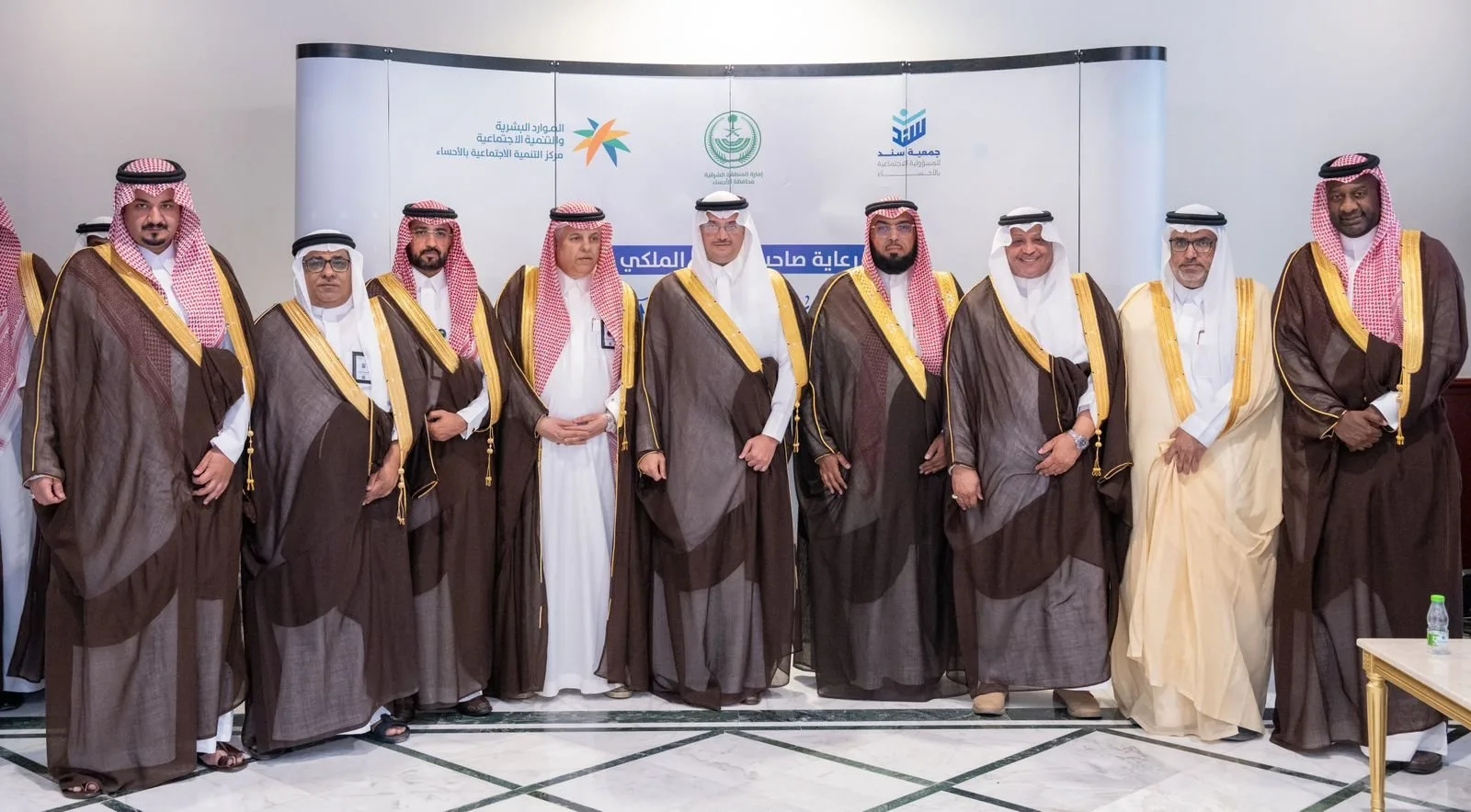 سمو محافظ الأحساء يُقدّم تكريمًا للمشاركين والداعمين في “بطولة سند الرياضية للقطاع الخاص” سمو محافظ الأحساء يُقدّم تكريمًا للمشاركين والداعمين في “بطولة سند الرياضية للقطاع الخاص”