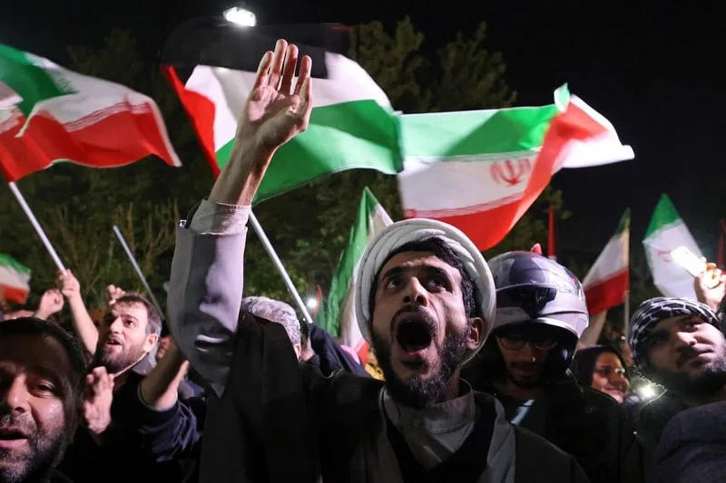 المغرب أولاً: من يرفع “علم إيران” يفشل في اختبار الوطنية المغرب أولاً: من يرفع “علم إيران” يفشل في اختبار الوطنية