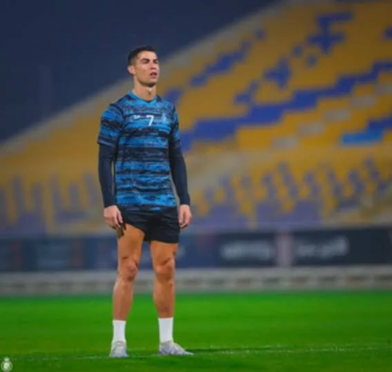رأي رونالدو بشأن تمديد عقده مع النصر