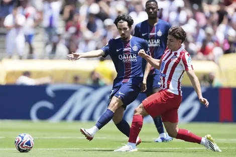 إنريكي بعد انتصار فريقه على أتلتيكو مدريد: اللعب في الحرارة أمرٌ صعب إنريكي بعد انتصار فريقه على أتلتيكو مدريد: اللعب في الحرارة أمرٌ صعب