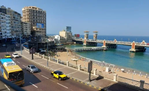 طقس ربيعي دافئ في الإسكندرية على الرغم من تحذيرات الأرصاد بشأن هطول الأمطار