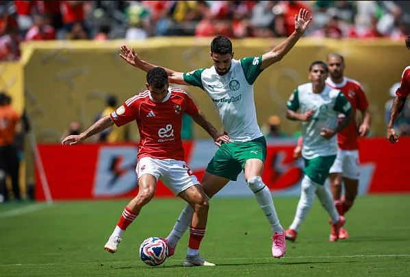 نجم الزمالك السابق: زيزو من أفضل لاعبي الأهلي في كأس العالم نجم الزمالك السابق: زيزو من أفضل لاعبي الأهلي في كأس العالم