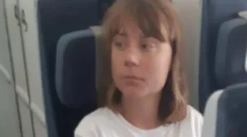 جريتا ثونبرغ تصل إلى السويد وسط حفاوة بالأعلام الفلسطينية وتصفيق حار
