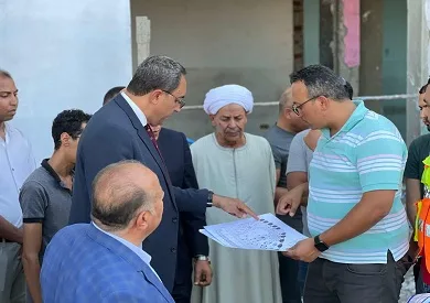 محافظ قنا يراجع أعمال تطوير ساحة المحطة ويشدد على أهمية إنشاء مدينة صديقة للبيئة.