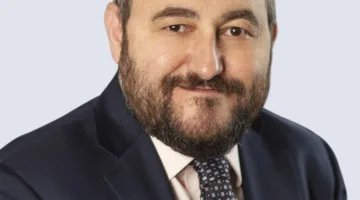 «المشرق» يطلق حساب التوفير «نيو بلس» لعملاء الرواتب وغير الرواتب