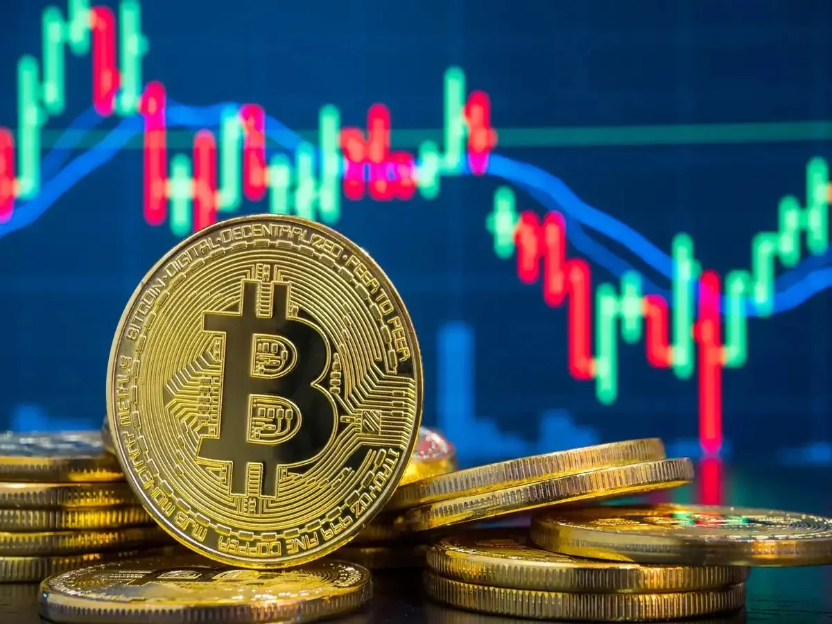 «بيتكوين» تصل إلى 105.1 ألف دولار أثناء التداول مع انخفاض شامل في سوق العملات الرقمية