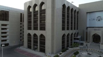 «البنك المركزي الإماراتي» يسحب ترخيص شركة «سندس للصرافة» ويطبق عليها غرامة بقيمة 10 ملايين درهم