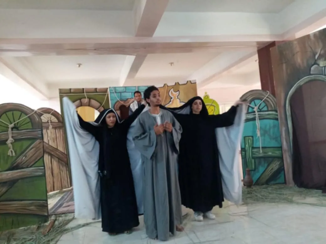 ختام عرض “أرض الأمل” في فعاليات المسرح التوعوي بسوهاج