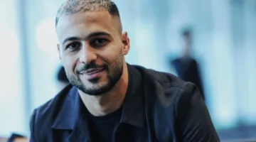 رسميًا.. الأهلي يعلن عن انتقال بيكهام في مطار القاهرة