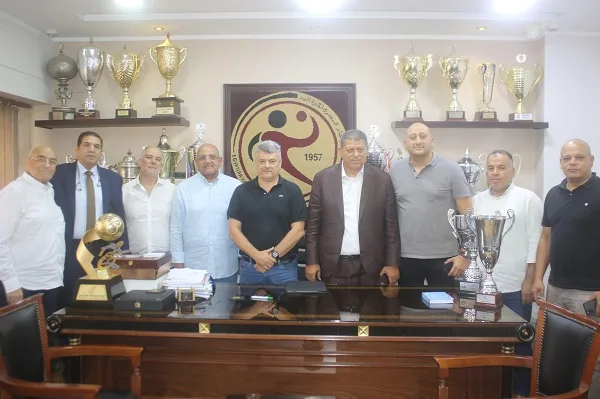 خافيير باسكوال يوقع رسميًا لتولي تدريب منتخب مصر في كرة اليد. خافيير باسكوال يوقع رسميًا لتولي تدريب منتخب مصر في كرة اليد.